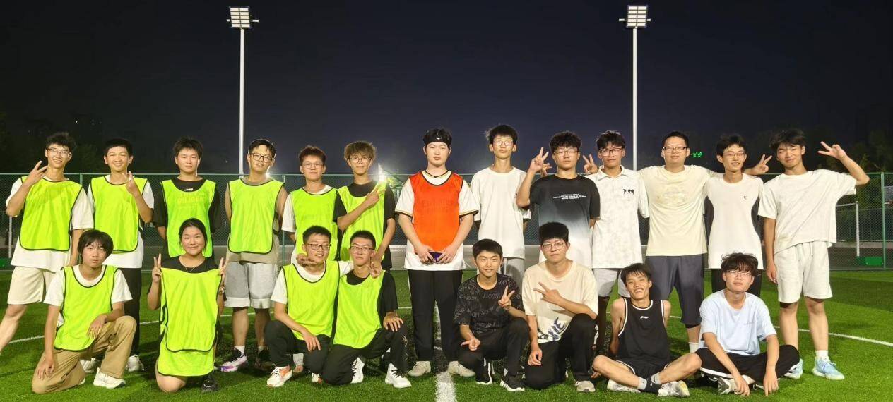 绿荫逐梦,青春无悔——2024级新生足球友谊联赛圆满成功